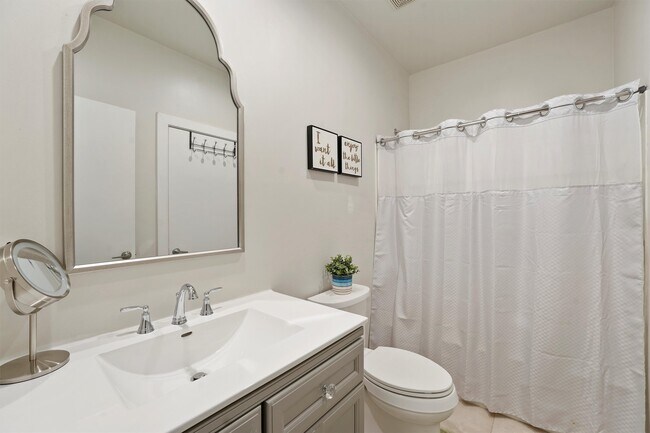 Building Photo - 1610 Hadley St