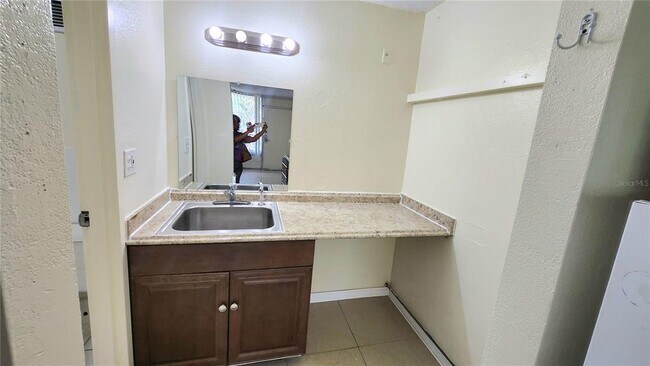 Building Photo - 7900 S Orange Blossom Trail