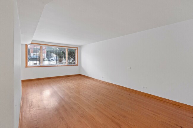 Building Photo - 2112 W Armitage Ave
