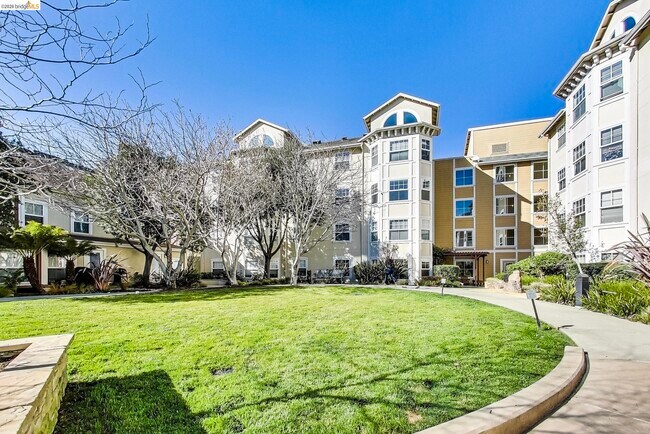 Building Photo - 555 10th St