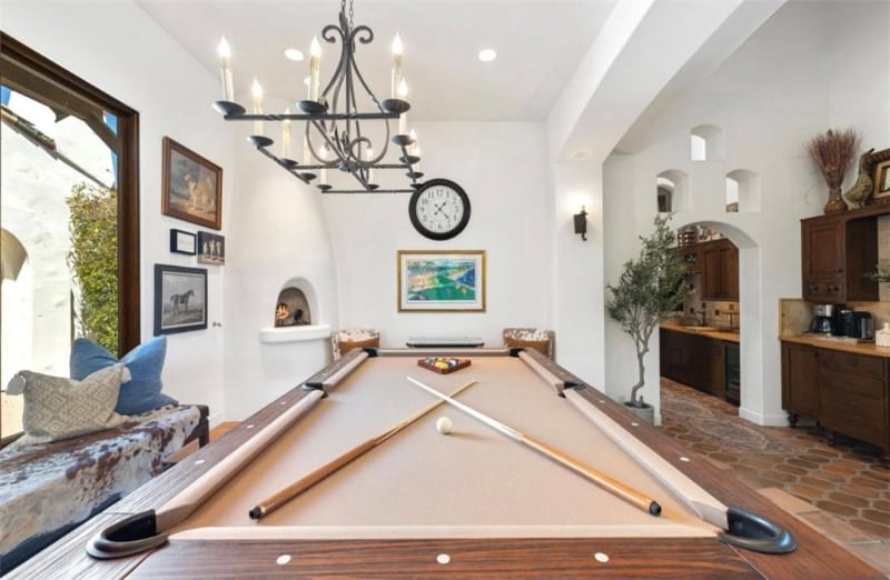 Building Photo - 56145 Village Dr