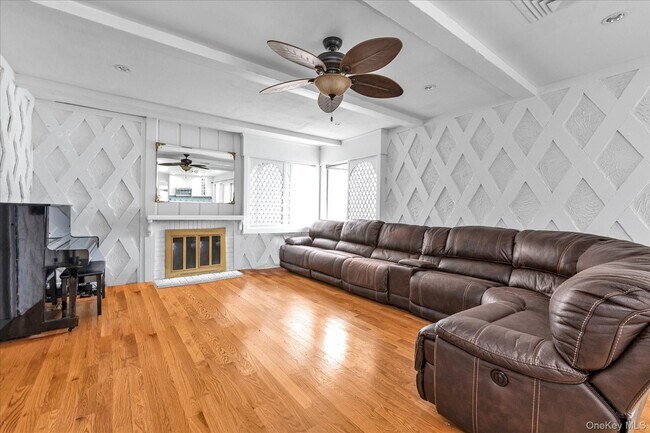 Building Photo - 8 Branding Iron Ln