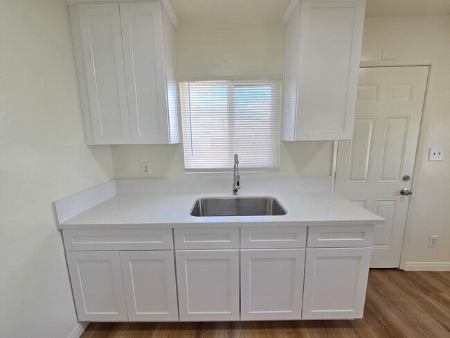 Building Photo - Charming 1-Bedroom, 1-Bathroom Detached Unit – Fully Remodeled!
