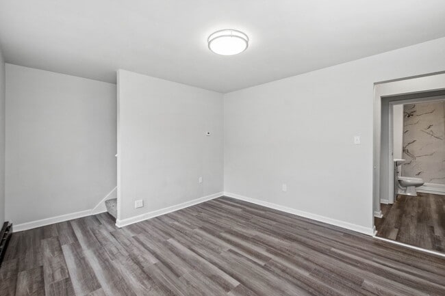 Building Photo - Newly renovated 2 bedroom home in Carrick available now!!