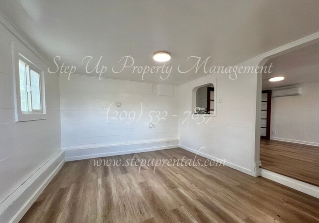 Building Photo - Updated 1 Bedroom All Electric Apartment Near Downtown Sonora!