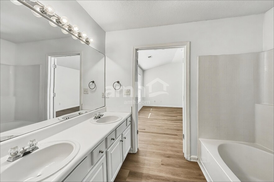Building Photo - 4027 Windstream Ct