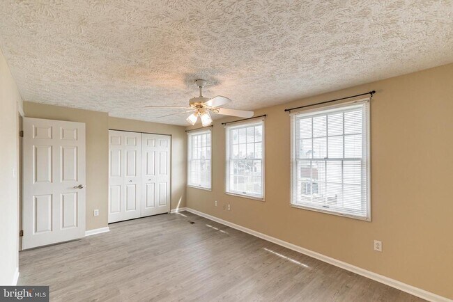 Building Photo - 6302 Betsy Ross Ct