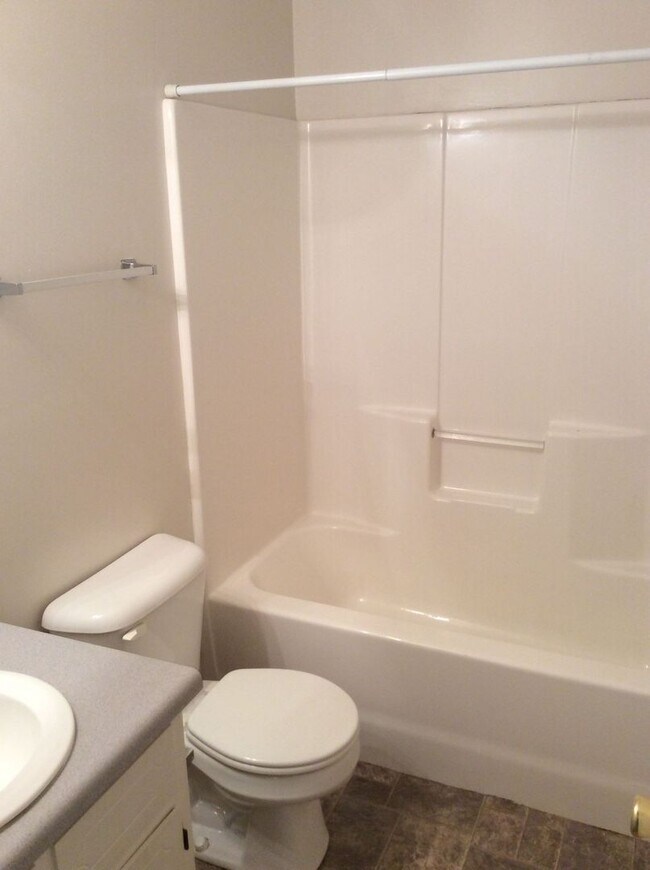 Building Photo - Charming 2-Bedroom, 2-Bath Duplex with Garage