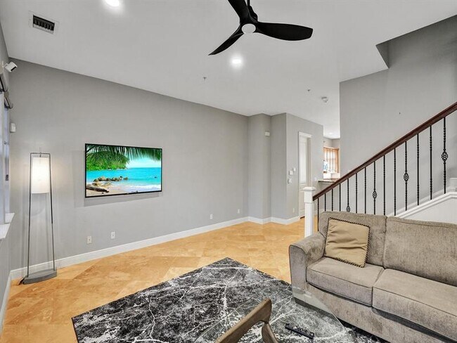 Building Photo - 58 Via Floresta Dr