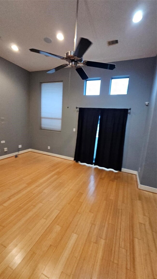 Building Photo - 2301 Camden Dr