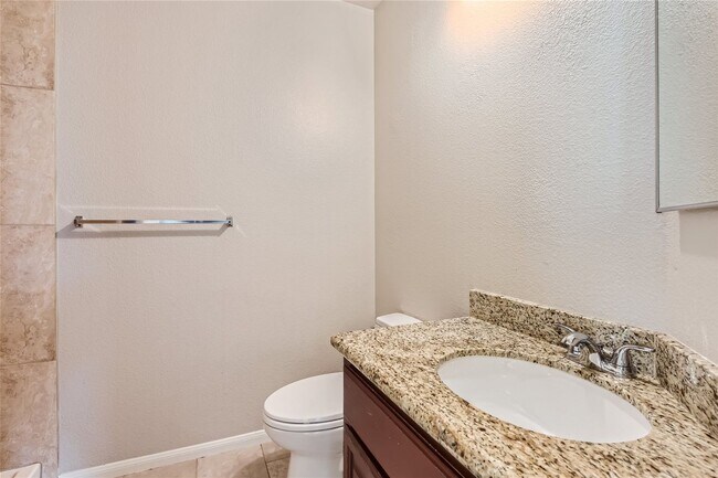 Building Photo - HUGE 5 Bedroom Home In Desert Shores with ...