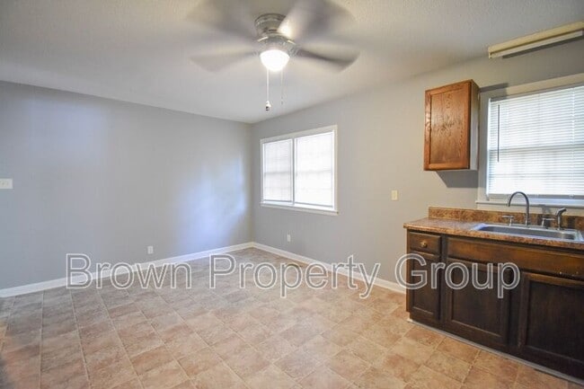 Building Photo - 817 Bronco Rd