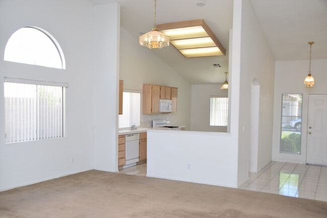 Building Photo - BEAUTIFUL NORTHWEST PROPERTY NEAR DINING A...