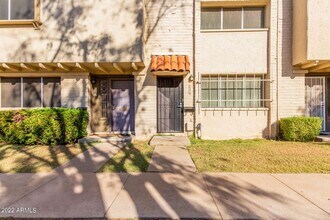 Building Photo - Great Location in Scottsdale!  2 bedroom, ...