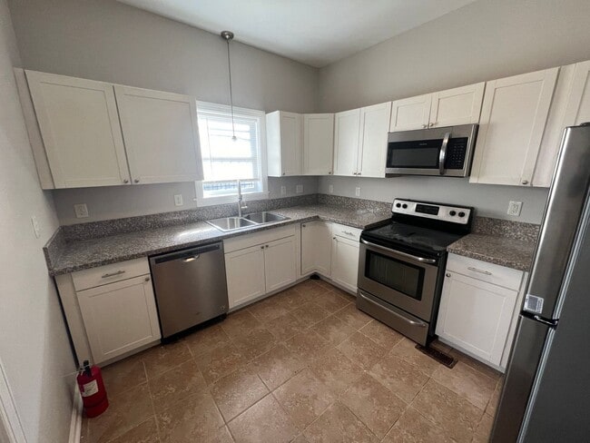 Building Photo - Beautifully Updated 2 bdrm/2bth Home Located in the Peter Paul Neighborhood mere minutes from Dow...