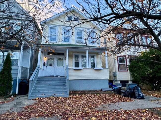 Building Photo - 10 Willowdale Ave