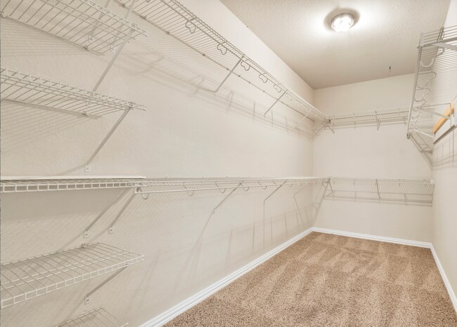 Building Photo - Spacious 5-Bedroom Beauty in Estonia –  with Community Perks!