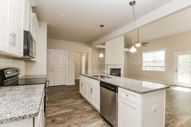 Building Photo - 140 Stewart Glen Dr