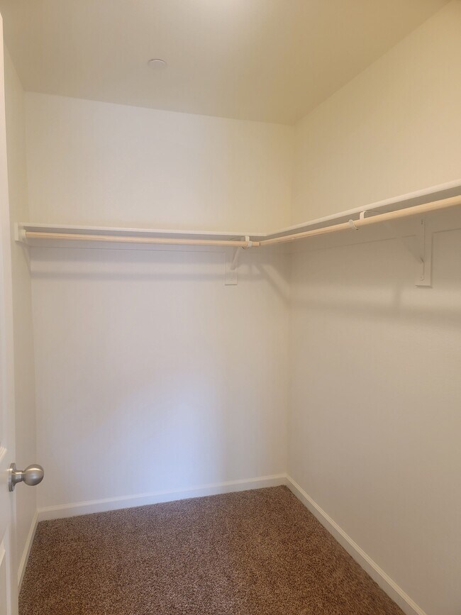 Building Photo - 6825 Meadowlark Ave