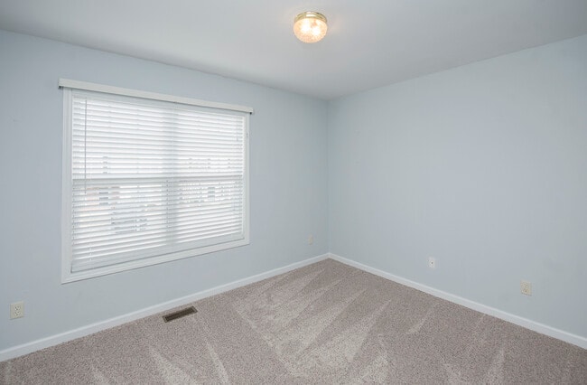 Building Photo - 20 Cheltenham Dr