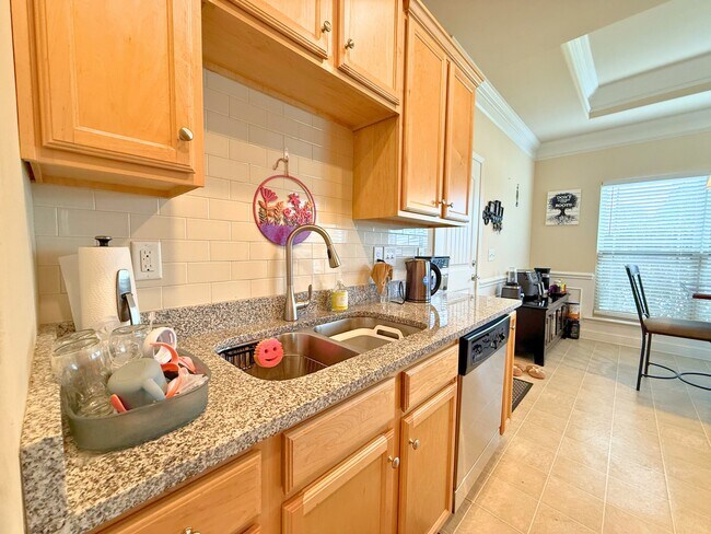 Building Photo - 323 Huntwood Dr