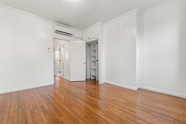 Building Photo - 40 Van Reypen St