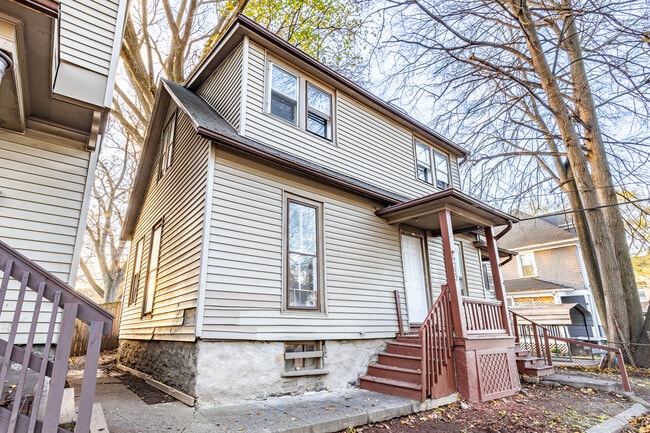 Building Photo - 243 Chamberlain St