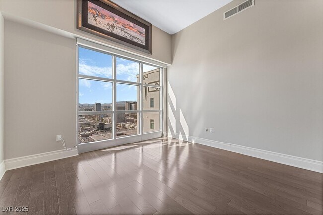 Building Photo - 150 S Las Vegas Blvd
