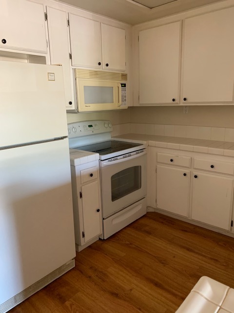 Refrigerator and Stove - 2425 Cranston Dr