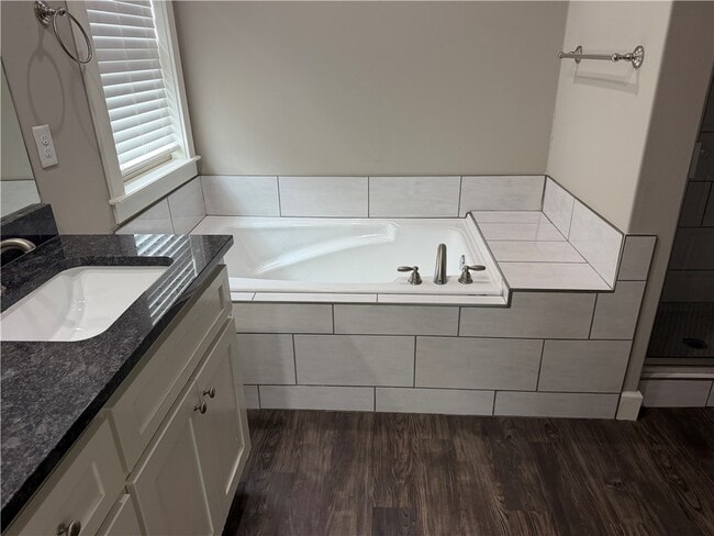 Building Photo - 2055 E Peppervine Dr
