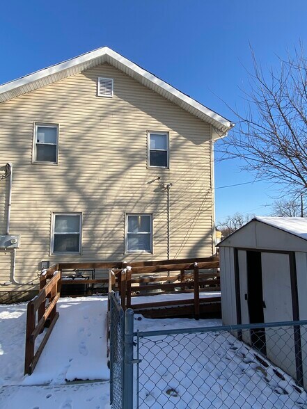 Building Photo - 2036 Singleton St