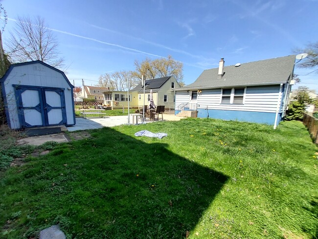 Building Photo - 119 Lindegar St