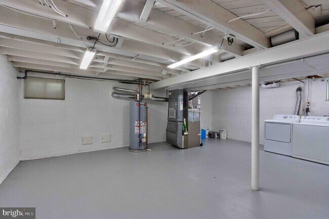 Building Photo - 495 N Pickett St