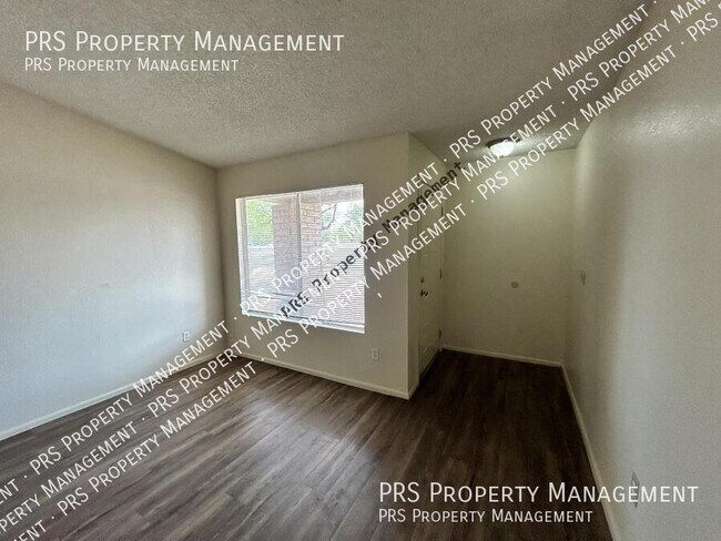 Building Photo - 3226 N Sycamore Pl