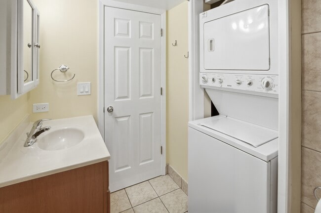 Building Photo - 744 Briar Hill Ln