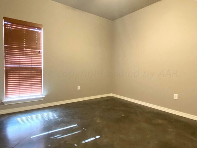 Building Photo - 9608 Sydney Dr