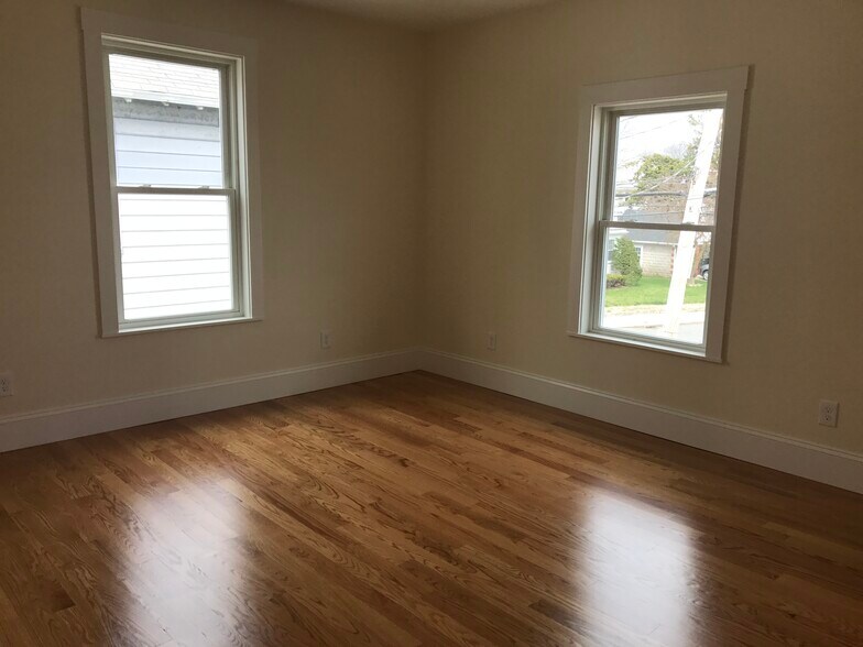 Large bedrooms - 134 Parsons St