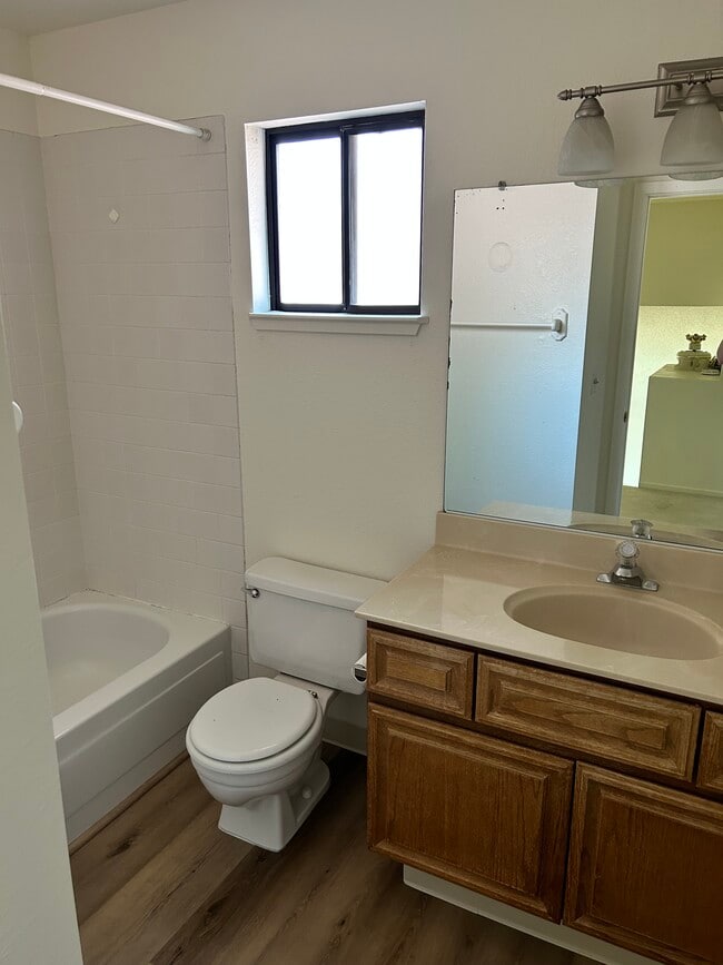 Building Photo - 3415 Ridgecrest Dr