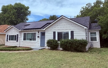 Building Photo - 3013 W Fairfield Ave