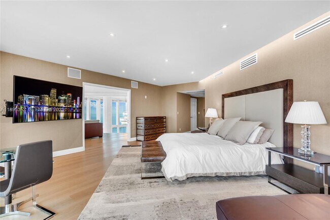 Building Photo - 1643 Brickell Ave