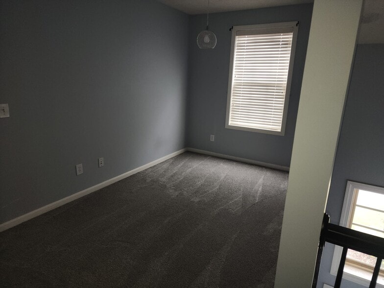 Building Photo - 5514 Hideaway Dr