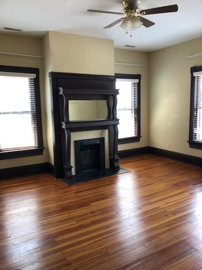 Building Photo - Great historical home! PRICE LOWERED to $2395- walking distance to downtown & WKU