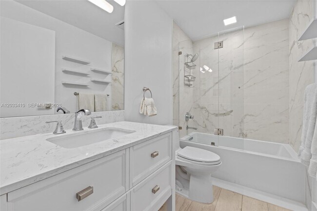 Building Photo - 19122 Fisher Island Dr