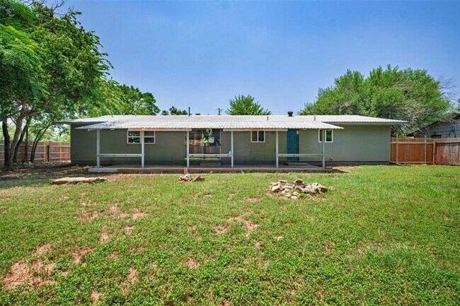 Building Photo - 2502 Cypress Ln