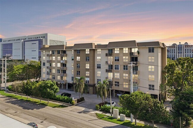 Building Photo - 1050 SE 15th St