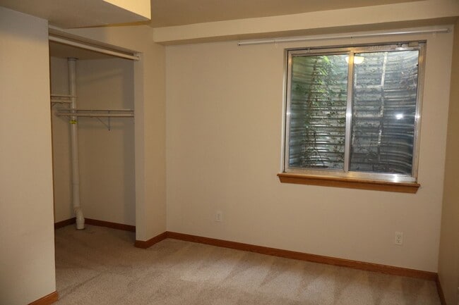 Building Photo - Live Large in Fort Collins – 5BR Home + $2...