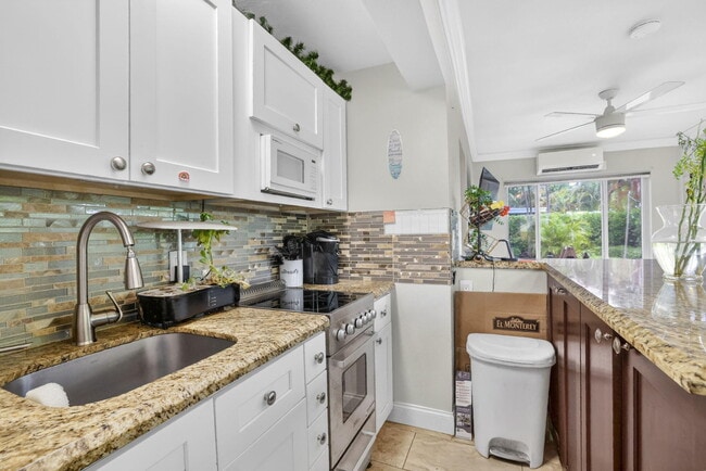 Building Photo - 3207 Marine Dr