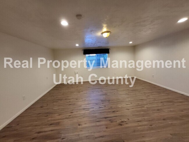 Building Photo - 572 S 1750 E St