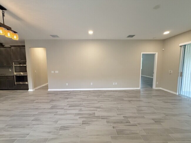 Building Photo - "Charming 3-Bed Oasis with 2 Full Baths in...