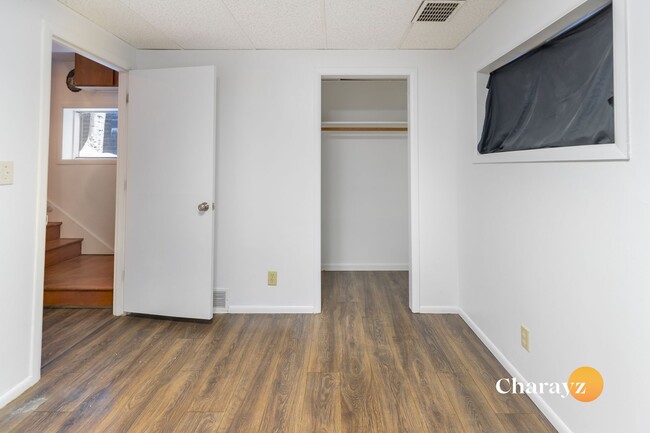 Building Photo - Cozy 2 Bedroom, 1.5 Bath, With a great Loc...